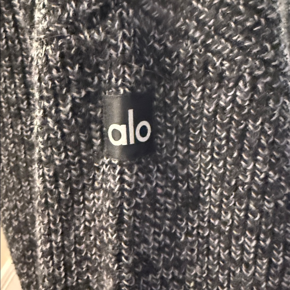 Woman’s  ALO Yoga Black and Gray Marl Cropped Pullover Sweater 1/4 zip. Med. ECU - Picture 7 of 9